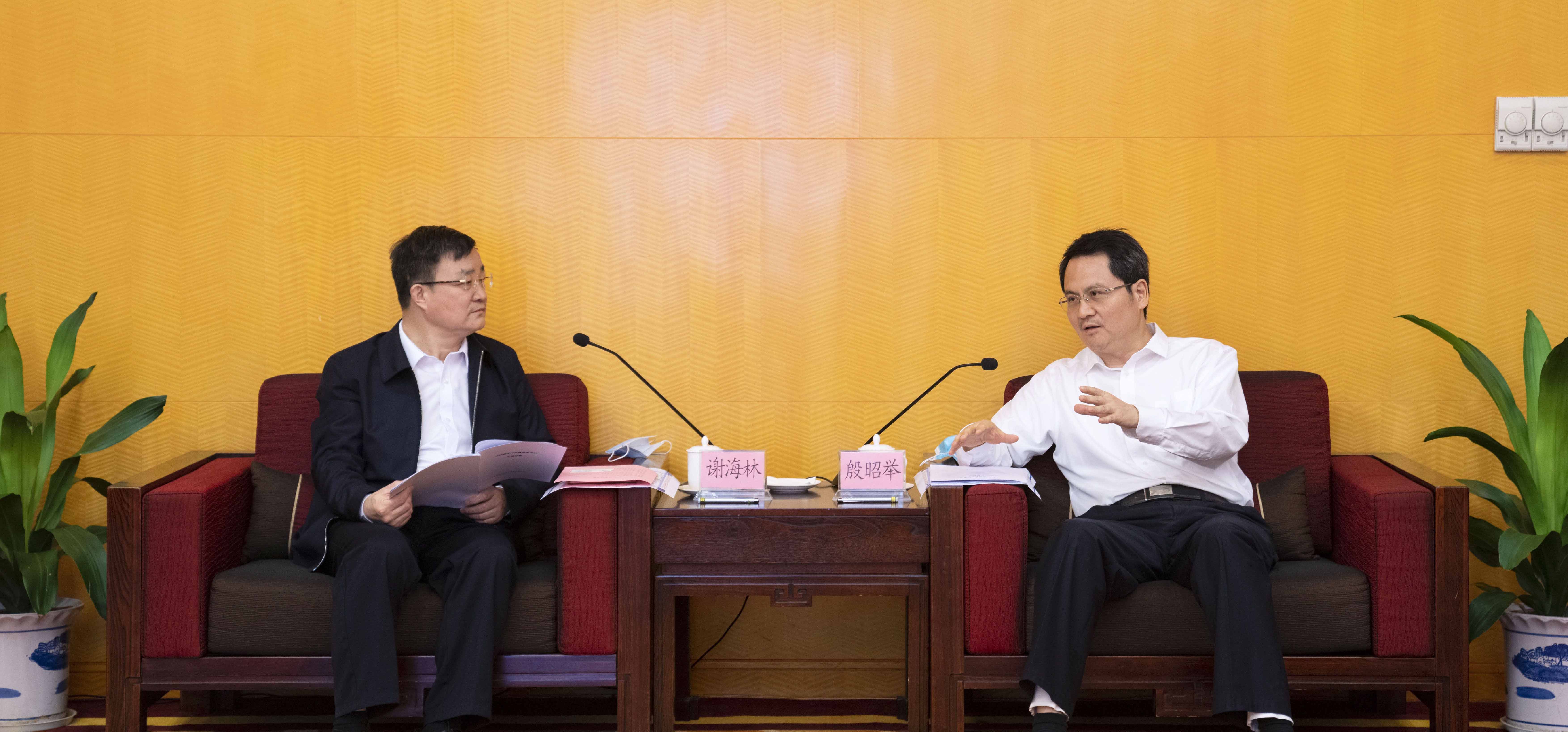 謝海林與清遠市委書記殷昭舉會談